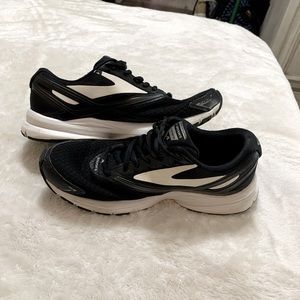 ⭐️SOLD⭐️ Brooks launch 4